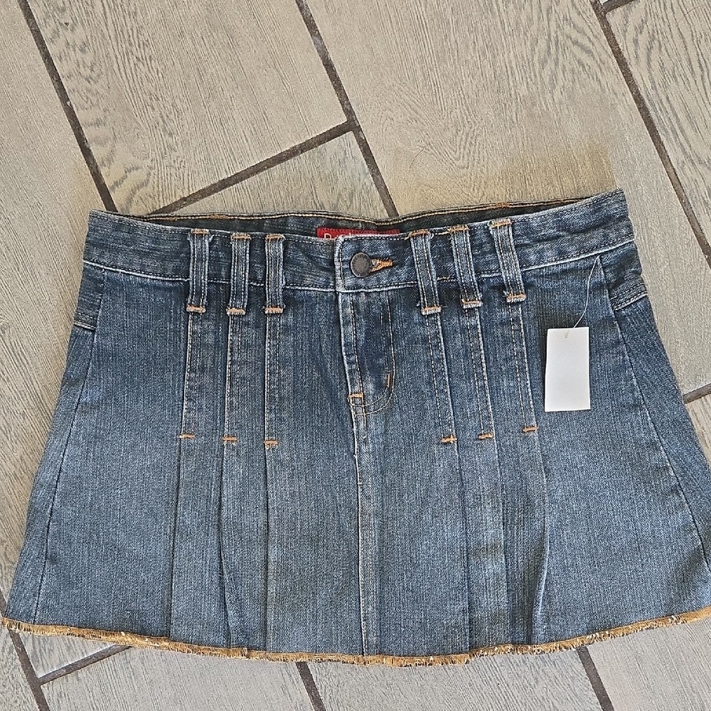 Red Hot Jean Blue Denim Cheerleader Mini Skirt Pleated Raw Hem Size 3 NWT